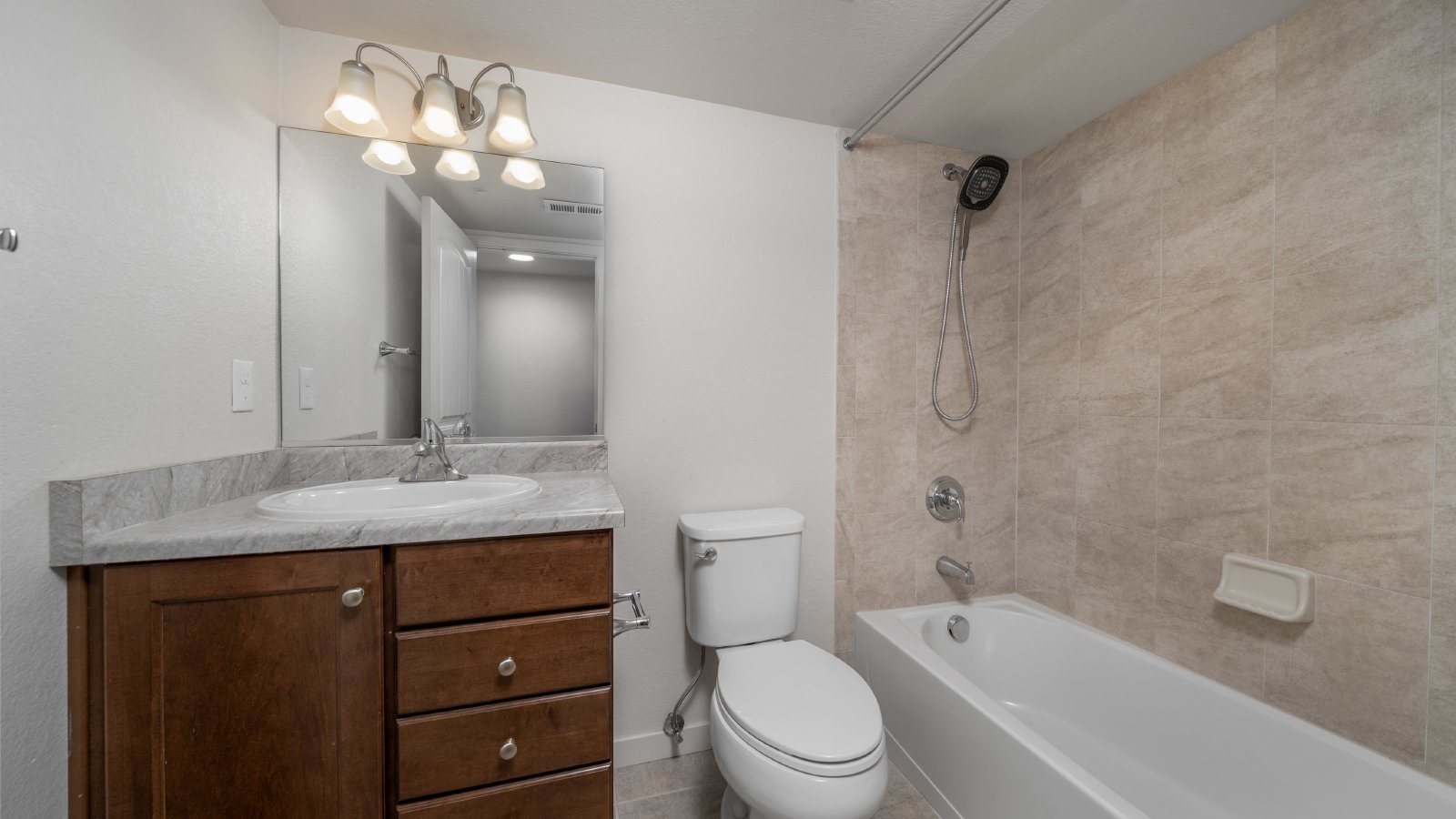 Beautiful 2 Story home in North Fork property image