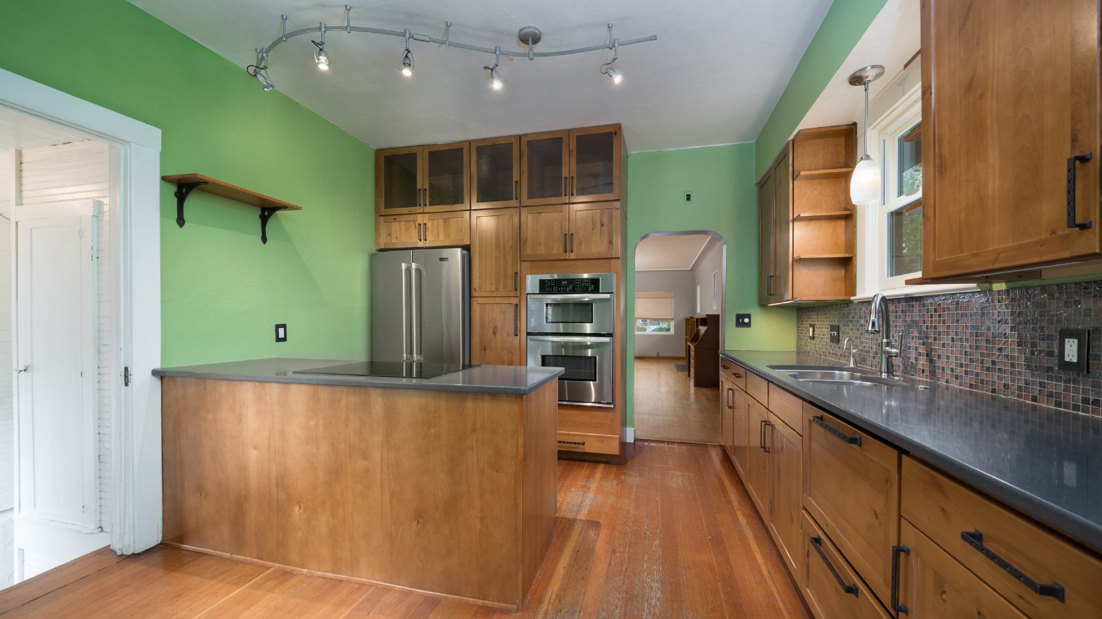 Craftsman Bungalow In Patty Jewett Neighborhood property image