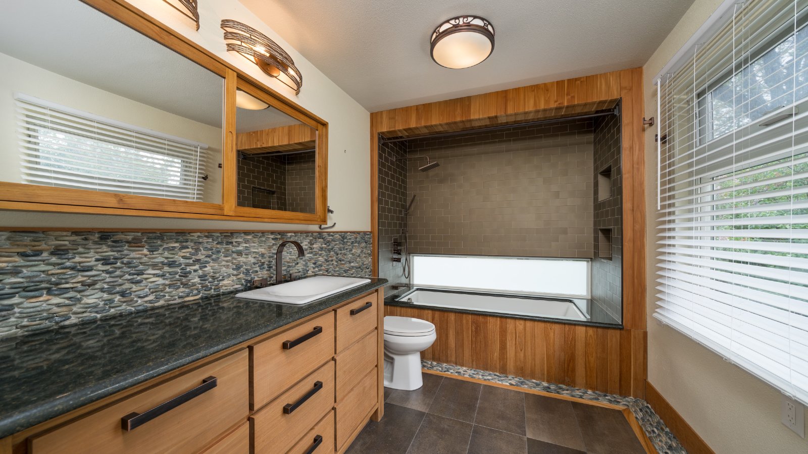 Craftsman Bungalow In Patty Jewett Neighborhood property image