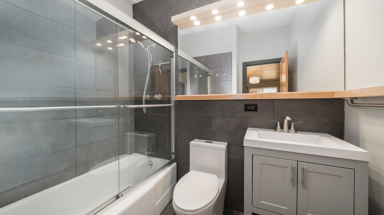 Modernized Mid Century Home Near Broadmoor property image