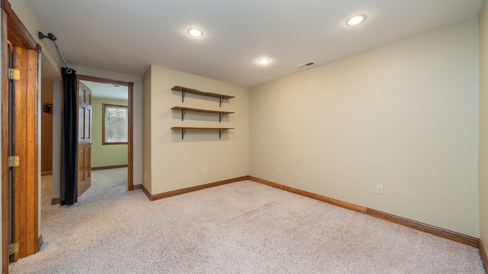 5 Bedroom 3.5 Bath Home in Discovery @ Rockrimmon property image