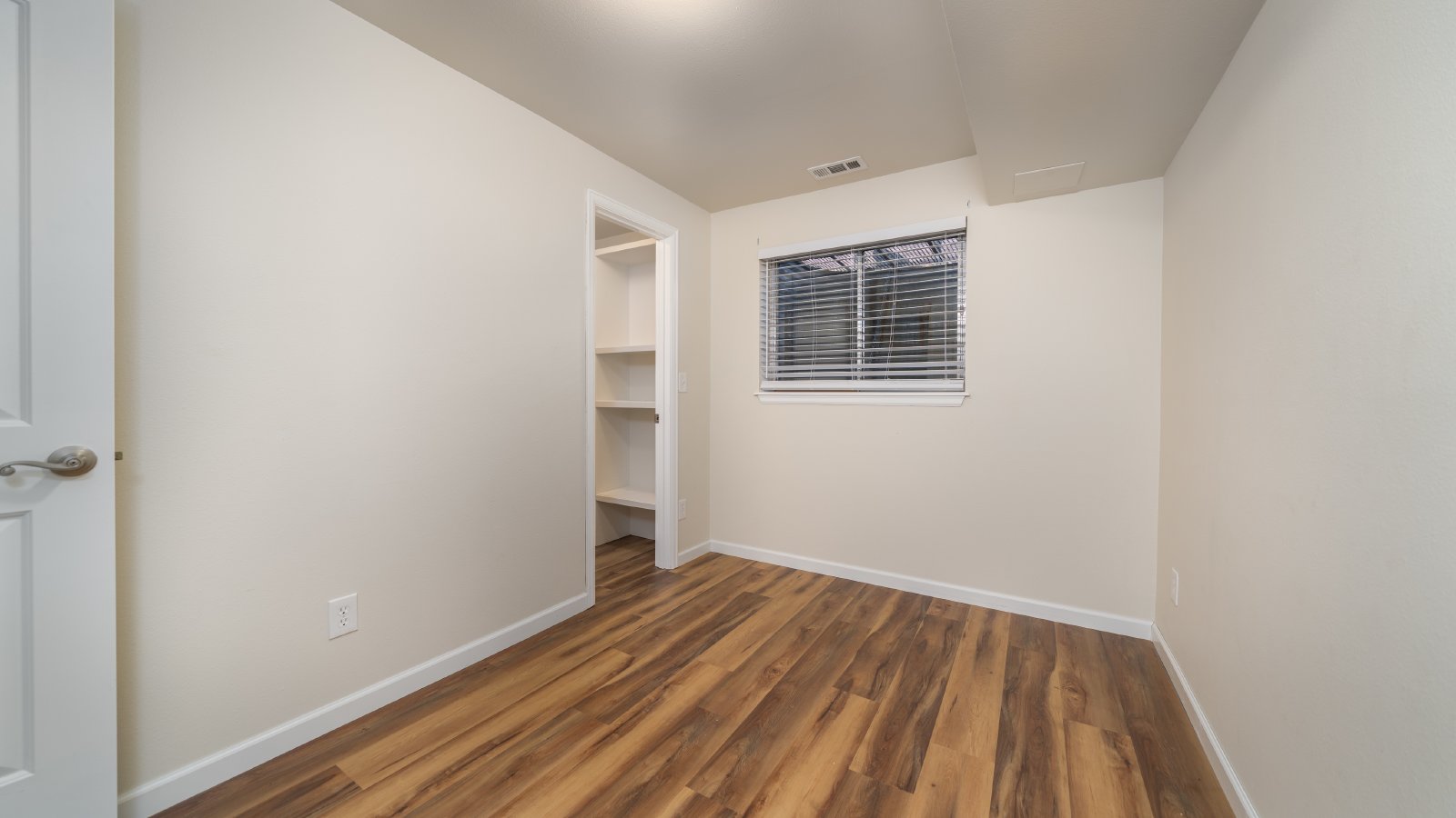 Cute Updated Townhome Near the Powers Corridor property image