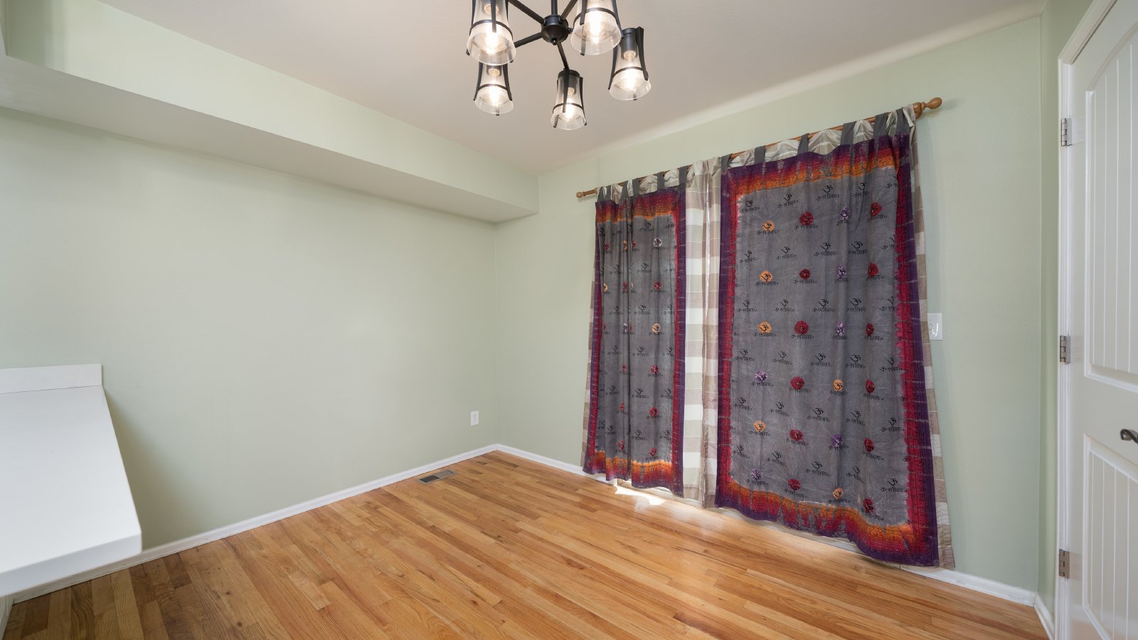 Cute Updated Townhome Near the Powers Corridor property image