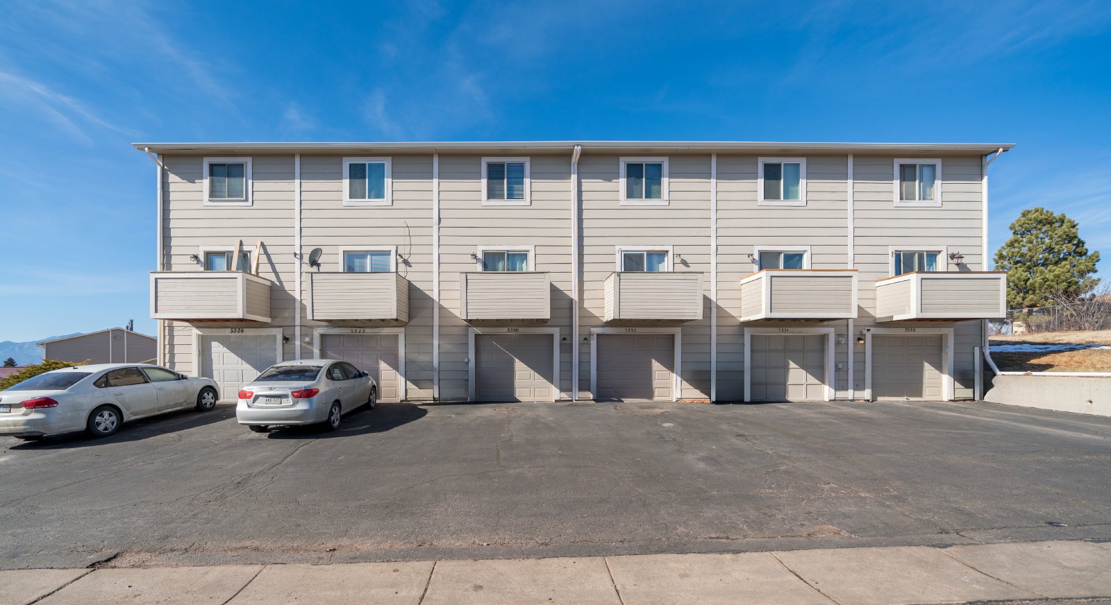 Cute Updated Townhome Near the Powers Corridor property image