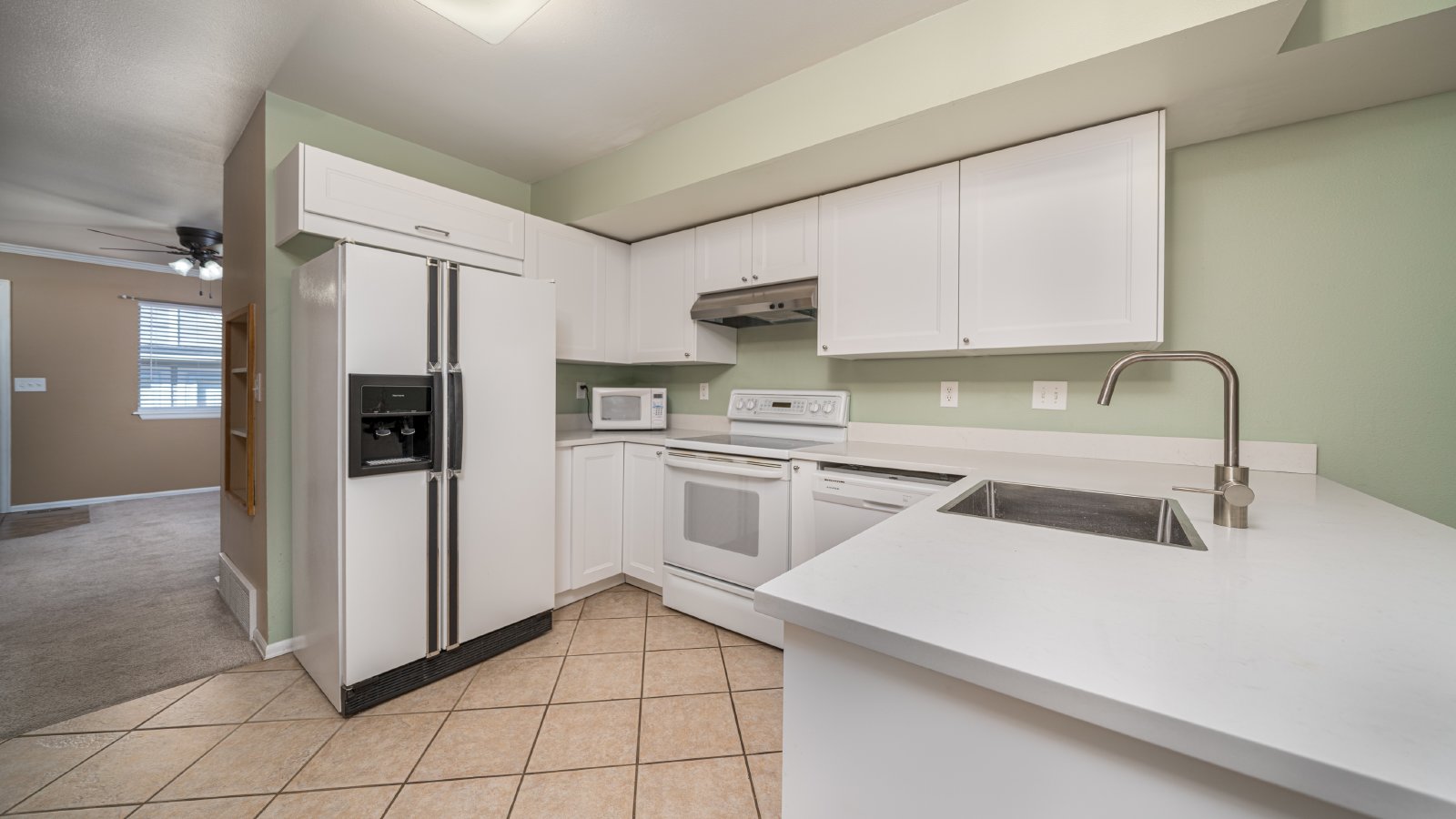 Cute Updated Townhome Near the Powers Corridor property image