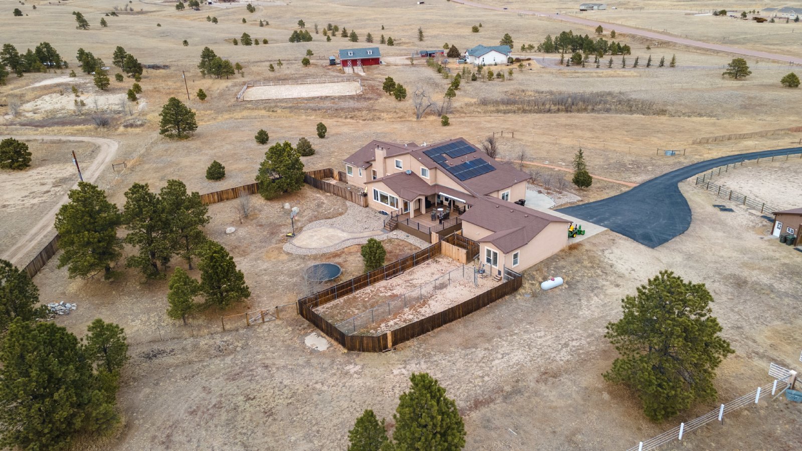 Country Living on 13.5 Acres property image