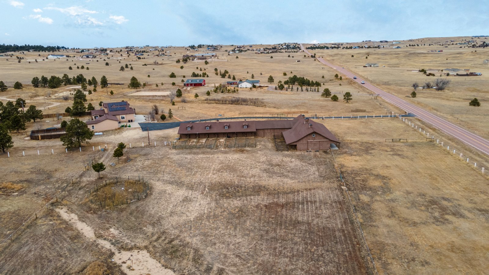 Country Living on 13.5 Acres property image