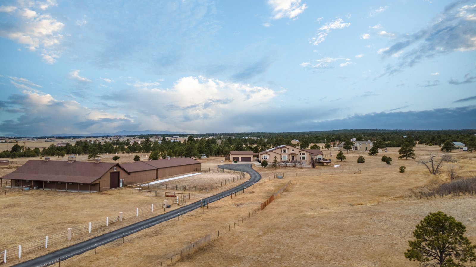Country Living on 13.5 Acres property image