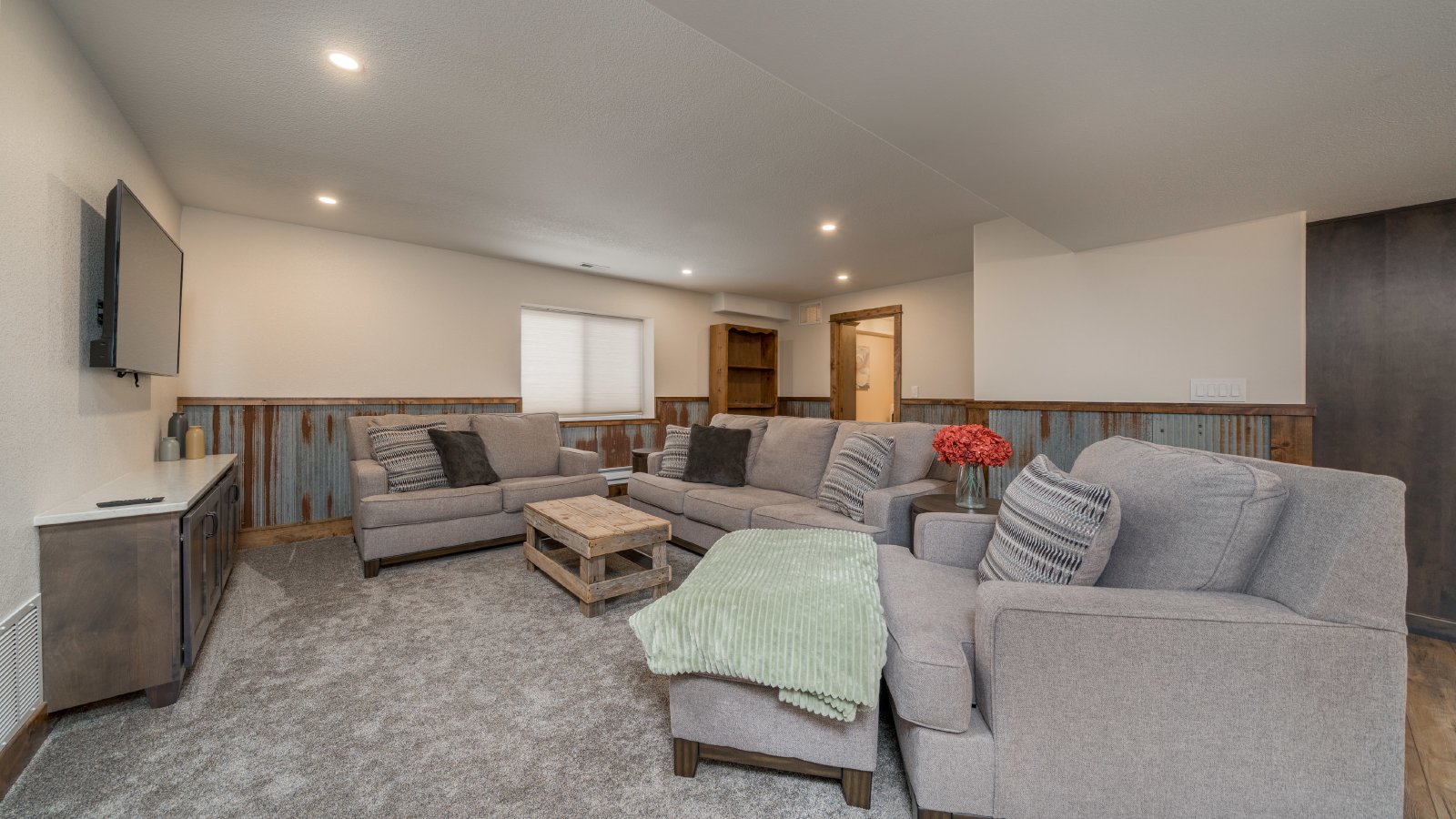 Country Living on 13.5 Acres property image