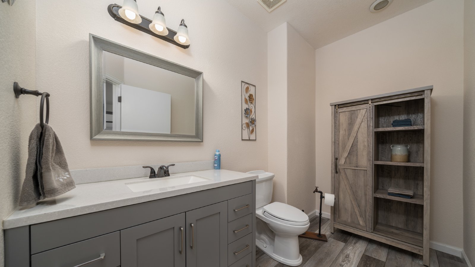 Country Living on 13.5 Acres property image