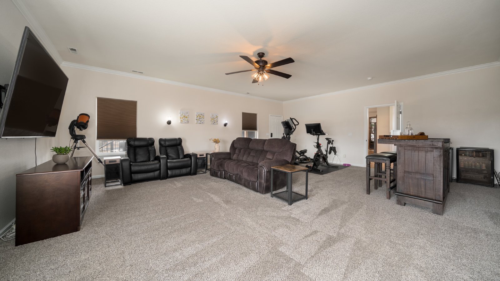 Country Living on 13.5 Acres property image