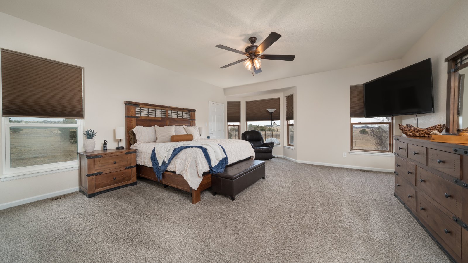 Country Living on 13.5 Acres property image