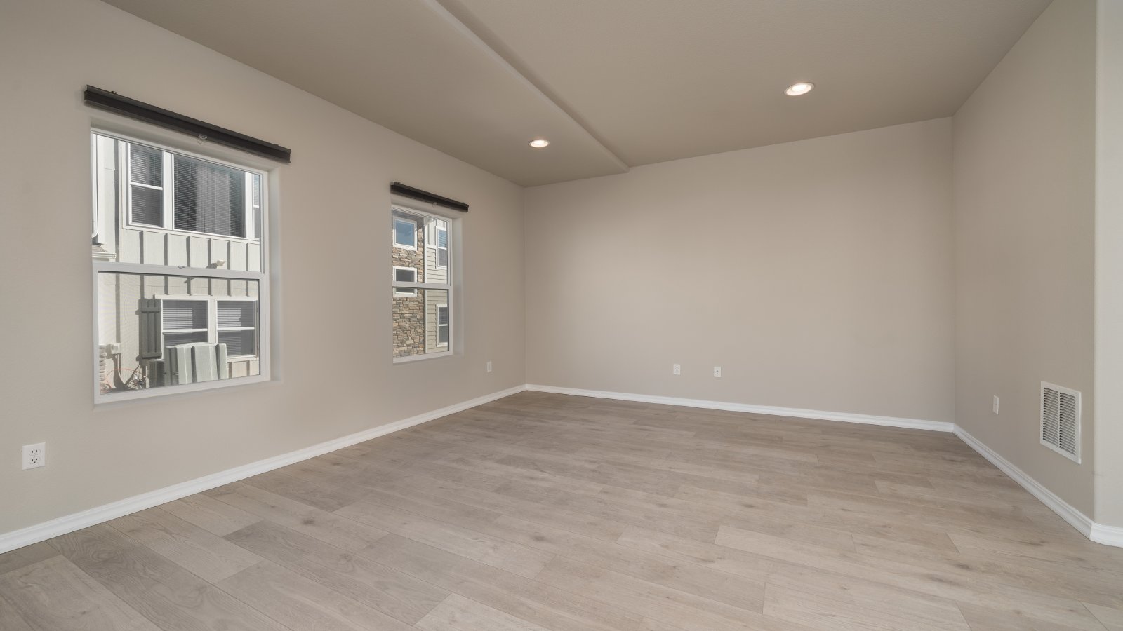 Beautiful Townhome located in the Townes at Woodmen Heights property image