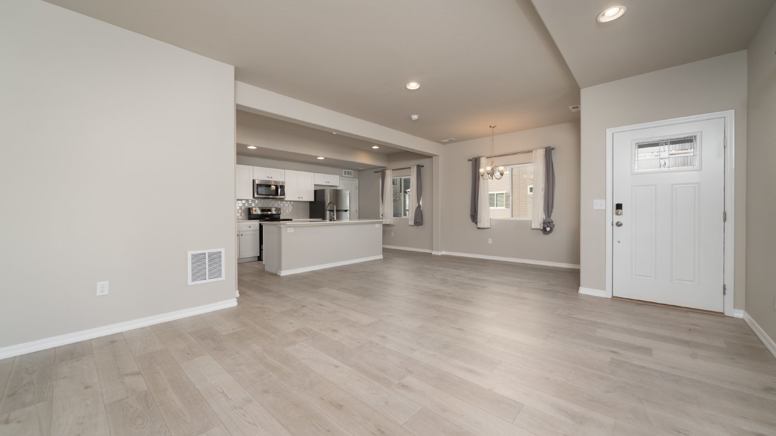 Beautiful Townhome located in the Townes at Woodmen Heights property image