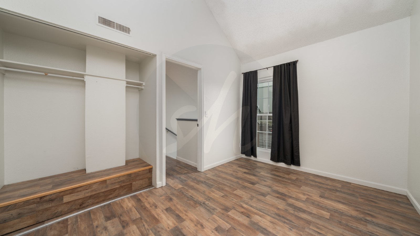 Two bedroom Condo Near Palmer Park with AC property image